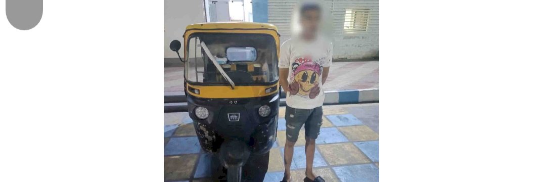 القبض علي سائق توك توك لقيامه بالسير عكس الاتجاه والاصطدام بسيارة موظف بالاسكندرية