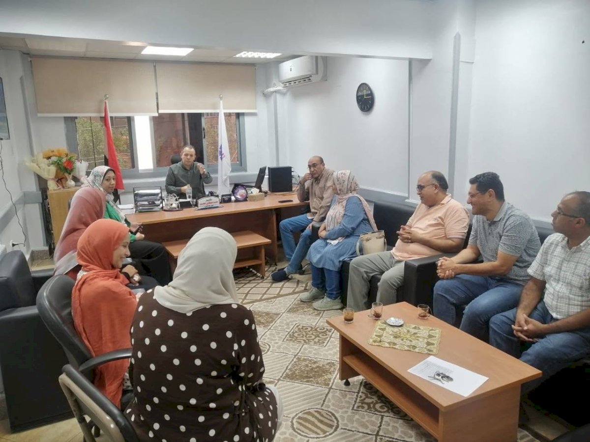 اجتماع مدير عام فرع جنوب الصعيد مع الصيدليات الأهلية المتعاقدة