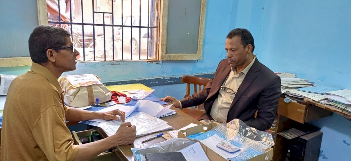 فى جولة ميدانية ..عبدالواحد يوجه بحسن معاملة الجمهور خلال تفقده شؤون طلاب أبوتشت