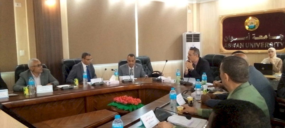 مجلس جامعة أسوان يبحث ملفات التطوير الأكاديمي والتحول الرقمي