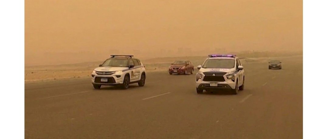 احذر: غلق طريق (مطروح / سيوة) من الإتجاهين بسبب رياح محملة بالاتربة