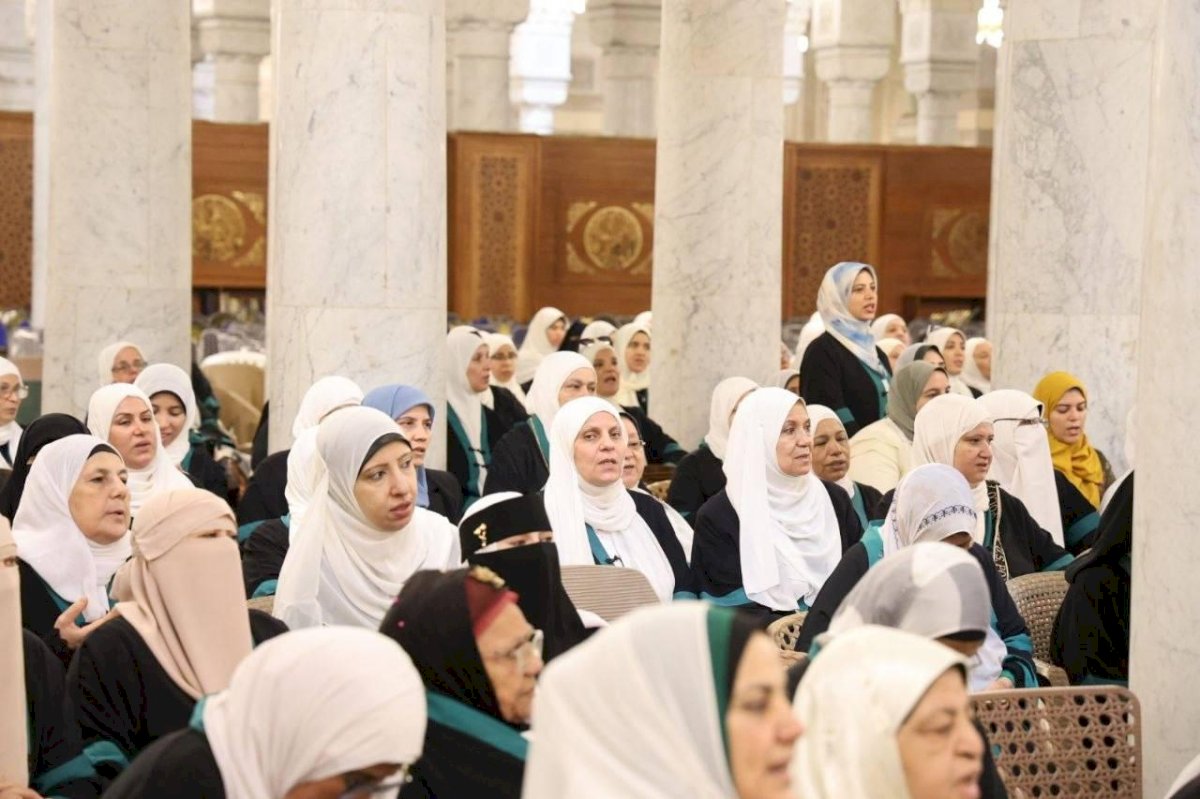 وزير الأوقاف يلتقي واعظات الوزارة بمسجد السيدة زينب -رضي الله عنها