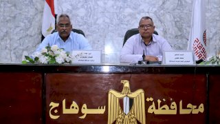 نائب محافظ سوهاج يتابع إنجاز طلبات التقنين المقدمة على المنصة الوطنية