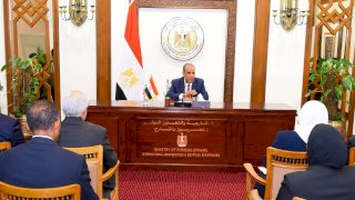 وزير الخارجية يجتمع مع قطاع التعاون الدولي بالوزارة