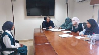 متابعة المقابلات الشخصية للمتقدمات المقبولات بمدرسة التمريض بالتأمين الصحي