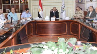 محافظ بني سويف يناقش مشروعات مُبادرة حياة كريمة بقرى مركزي ببا وناصر