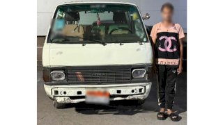 النيابة تحقق مع سائق لقيامه بتعاطي المخدرات في الطريق العام بالغربية