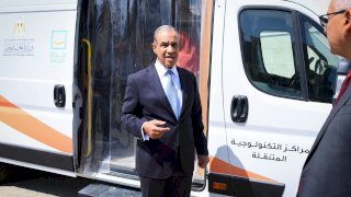 وزير الخارجية يتفقد سير العمل بعدد من قطاعات الوزارة