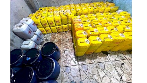 ضبط 83 ألف لتر  زيت طعام "مجهولة المصدر" داخل مصنع "غير مرخص" بالمنوفية