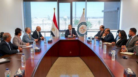 وزير البترول يبحث مع موبيل العالمية ربط اكتشافات الشركة في قبرص بالبنية التحتية المصرية