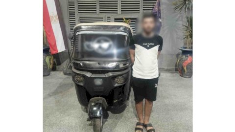 نكشف فيديو تضرر طالبة من سائق"توك توك " لقيامه بمحاولة سرقة حقيبتها بالغربية
