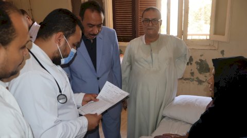 محافظ سوهاج يتفقد مستشفيات البلينا المركزي والحميات ووحدة طب الأسرة ببني حميل