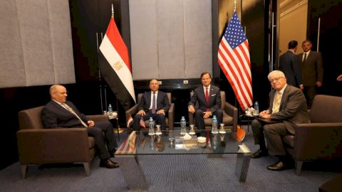 وزير النقل يجري مباحثات هامة مع نائب مساعد وزير التجارة الأمريكي