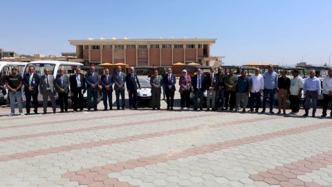 جامعة قنا صديقة للبيئة.. 26 مركبة كهربائية تعزز التحول نحو الجامعة الخضراء