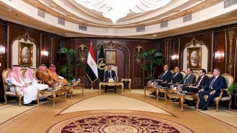 وزير الداخلية يبحث مع  رئيس جامعة نايف العربية للعلوم الأمنية مواجهة التحديات المستجدة