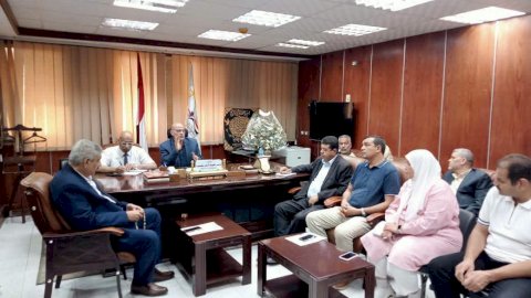 "ياسر أنس" يدق جرس الاستعداد.. اجتماع موسع لوضع اللمسات الأخيرة للعام الدراسي الجديد