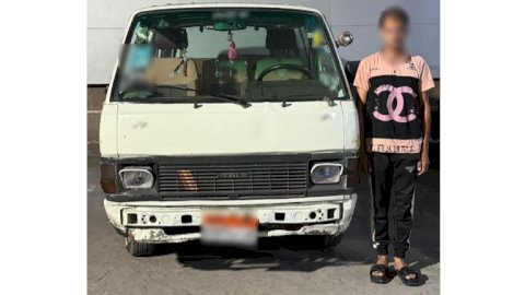 النيابة تحقق مع سائق لقيامه بتعاطي المخدرات في الطريق العام بالغربية