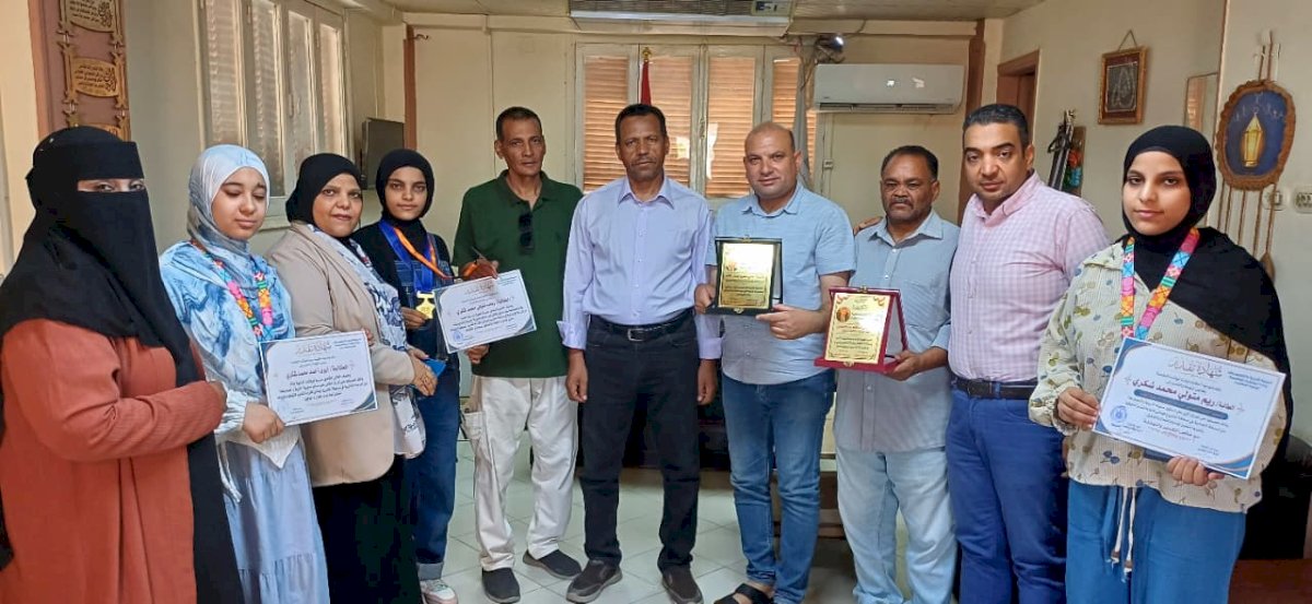 عبدالواحد يكرّم الطالبات الفائزات في المشروع الوطني للقراءة بأبوتشت