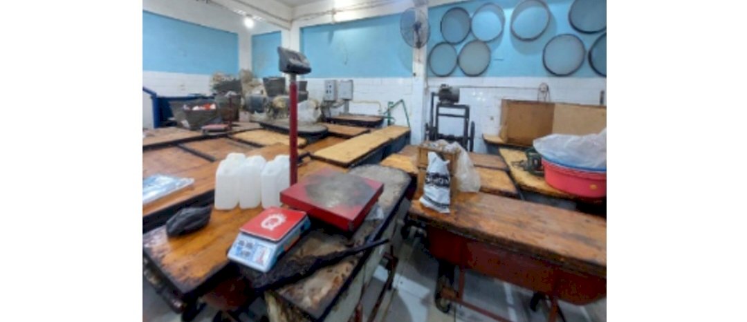 ضبط القائمين على مصنع لإنتاج مستلزمات الأدخنة والمعسل "مجهولة المصدر" بدون ترخيص بالقليوبية