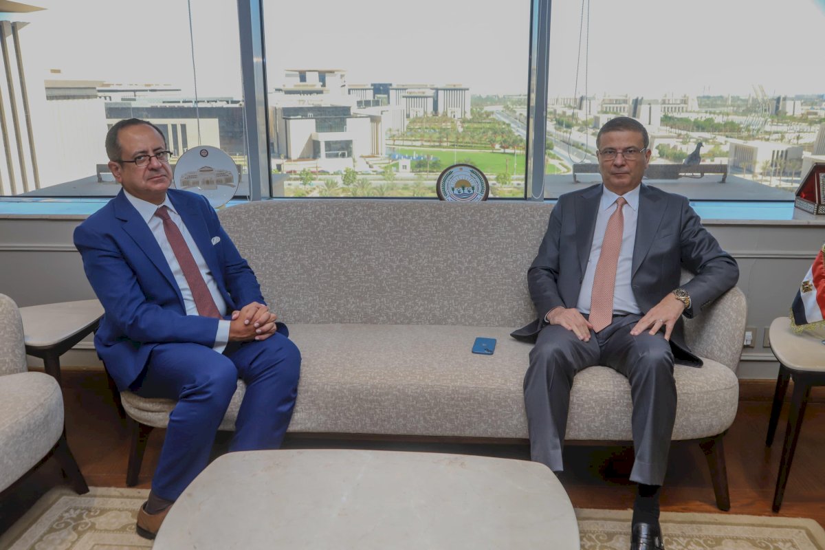 وزير الزراعة يستقبل سفير مصر الجديد لدى العراق لبحث تعزيز التعاون والتبادل التجاري