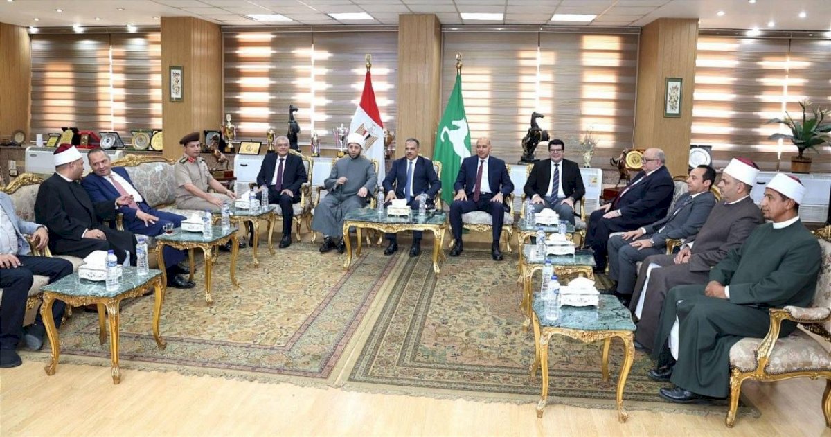 " الازهري والاشموني" يؤديان صلاة الجمعة بمسجد الفتح بالزقازيق احتفالًا بالعيد القومي للمحافظة