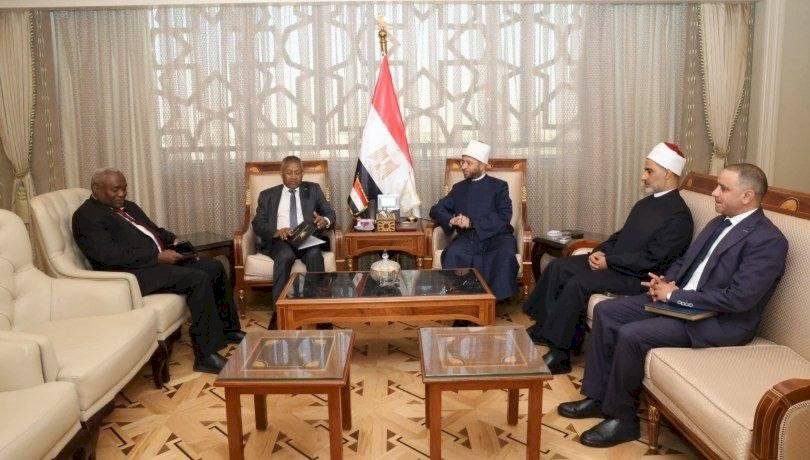 وزير الأوقاف يستقبل سفير السودان لبحث تعزيز التعاون في المجالات الدينية والثقافية