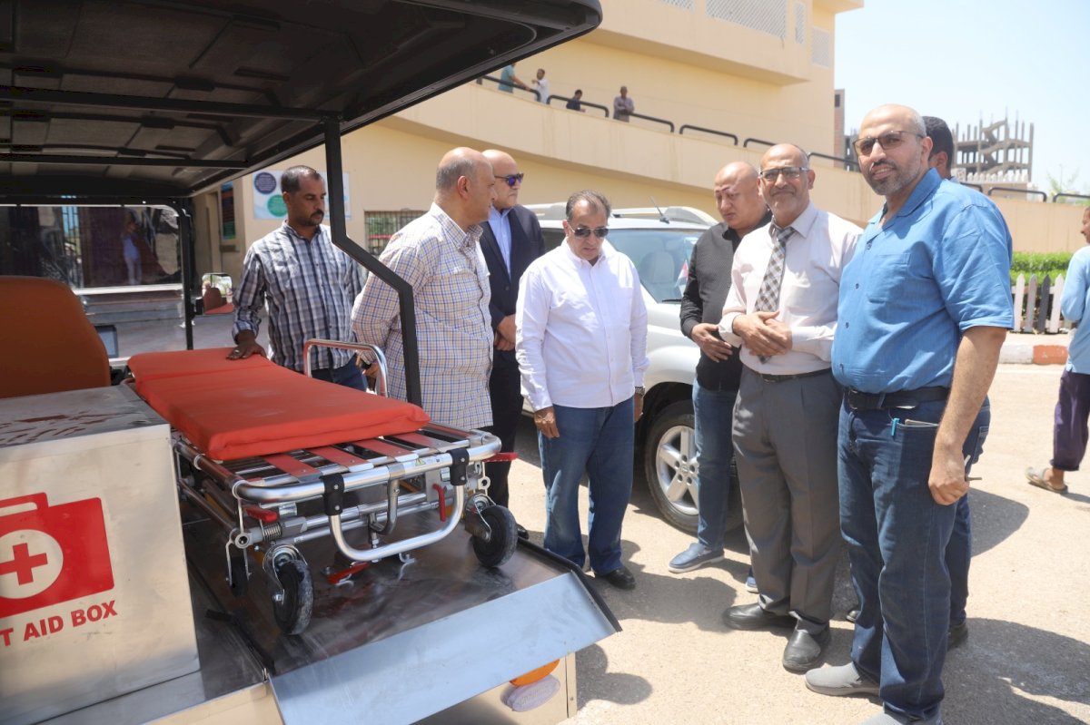 جامعة قنا تدعم منظومتها بسيارتي إسعاف جولف مجهزتين