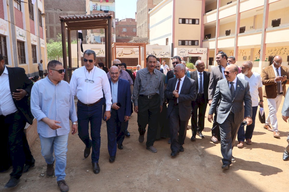 "راشد" يتفقد مدرسة السيدة نفيسة الابتدائية بجرجا للاطمئنان على جاهزيتها لاستقبال العام الدراسي
