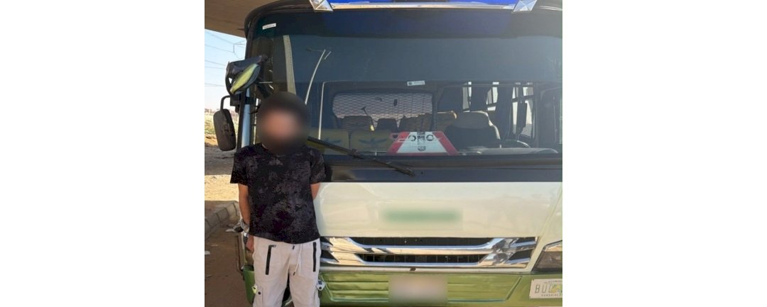 نكشف فيديو قيام سائق "إتوبيس" بتعاطي المخدرات أمام إحدى المدارس بالجيزة