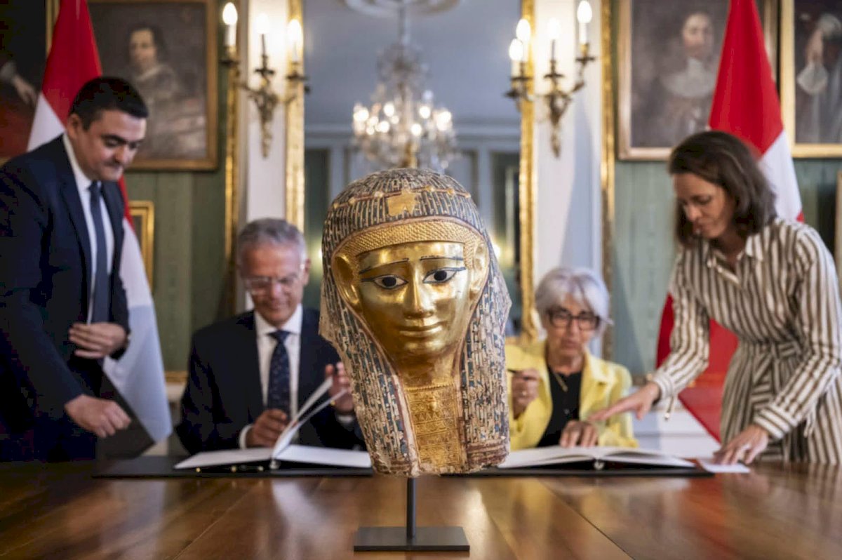 مصر تنجح في استرداد قناع ذهبي اثري من سويسرا