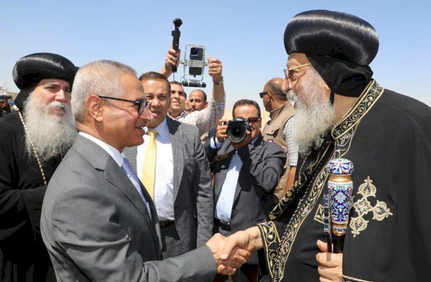محافظ بني سويف يستقبل البابا تواضروس في  زيارته لإيبارشية ببا والفشن وسمسطا