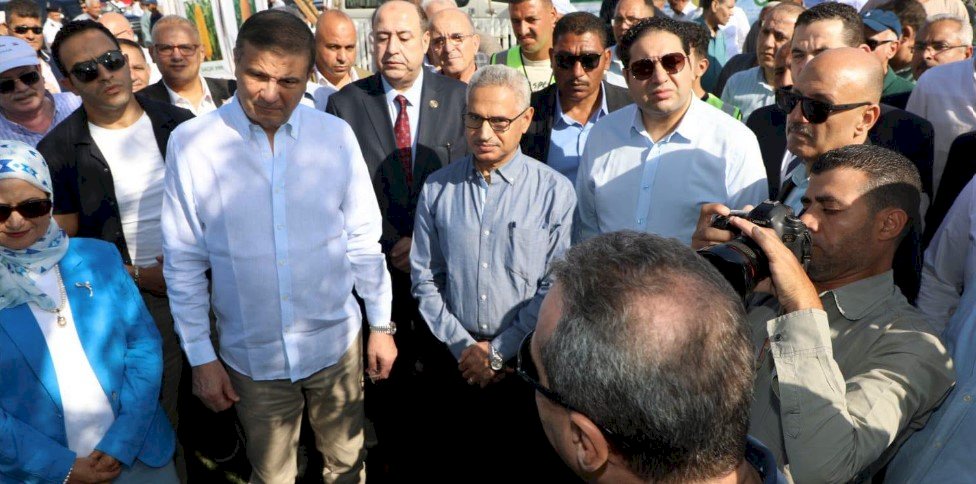 محافظ بني سويف يستقبل وزير الزراعة لتفقد فعاليات القرية المنتجة بقرية إفوة