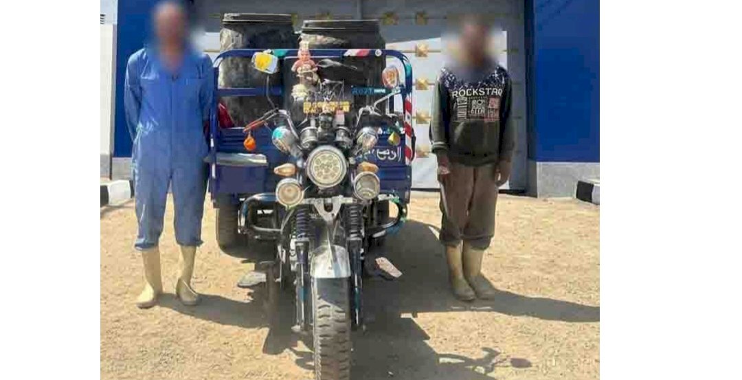 ننشر حقيقة فيديو قيام عاملان بتفريغ زيوت الطعام المستخدمة بأحد المصارف المائية بسوهاج