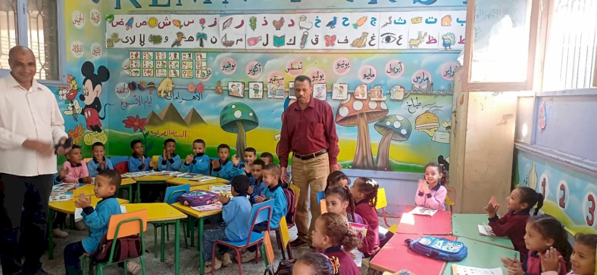 خلال جولة مفاجئة.. مدير تعليم أبوتشت يوجّه بسلامة الطلاب وترشيد الطاقة