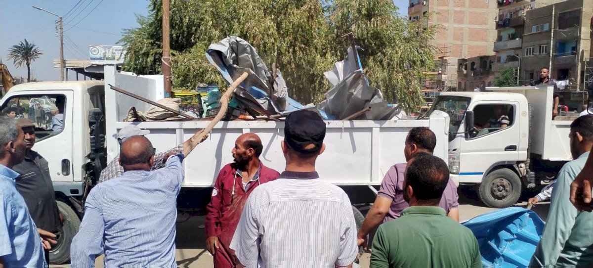 حملة مكبرة لرفع الإشغالات والمخالفات بمنطقة غرب السكة الحديد بالمراغة بسوهاج