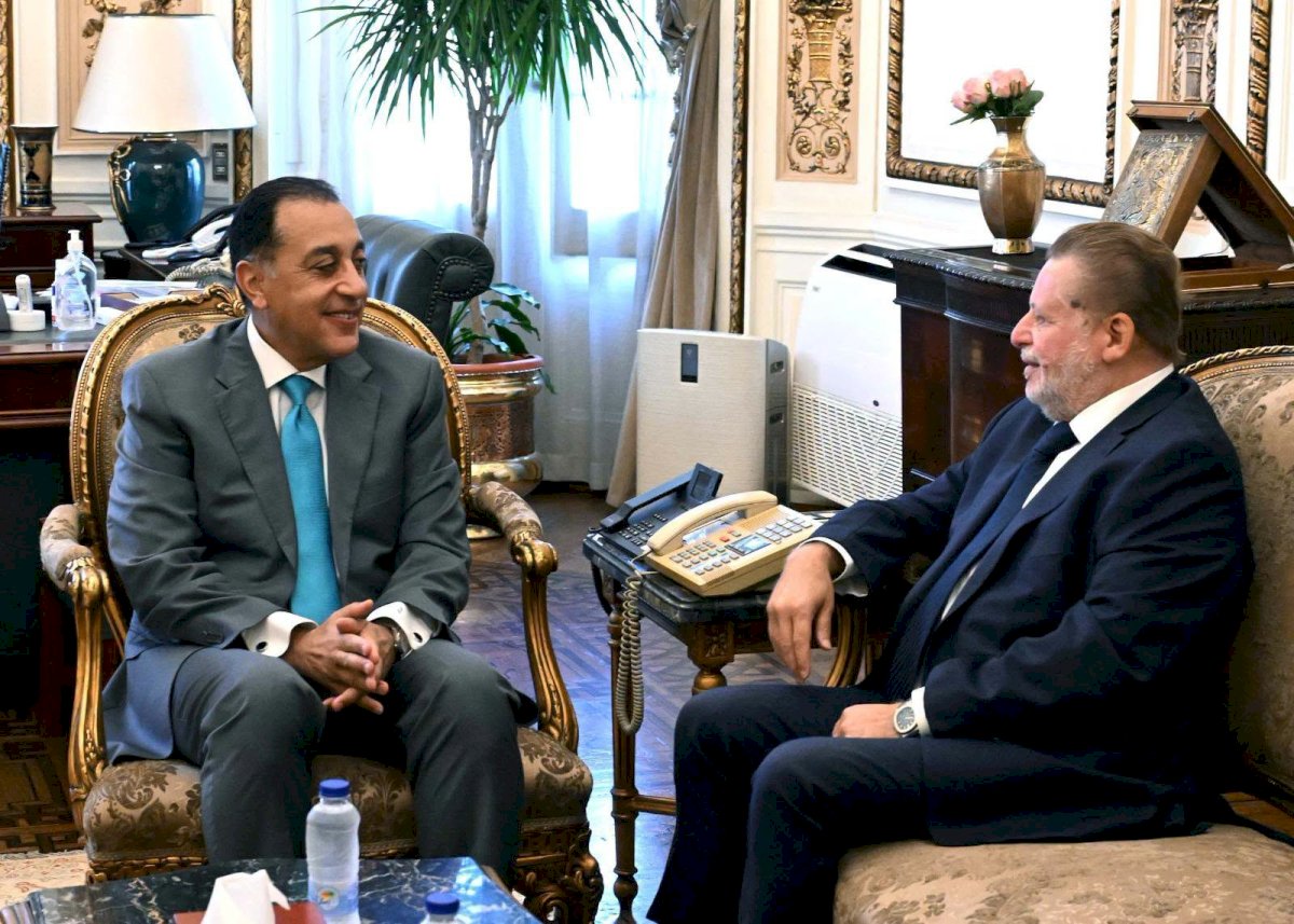 رئيس الوزراء يلتقي محافظ البنك المركزي للتنسيق بشأن الملفات الاقتصادية