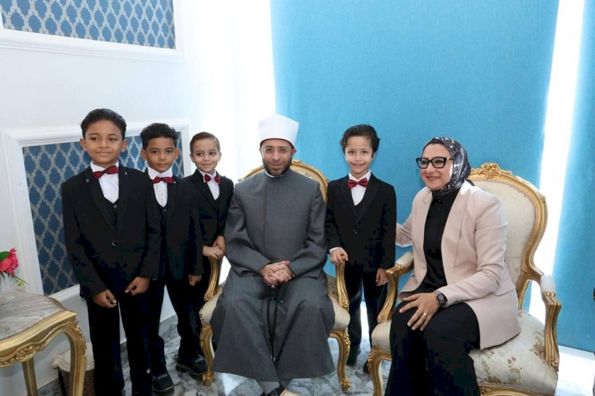 وزير الأوقاف  يهنئ أبناء محافظة الوادي الجديد بعيدهم القومي