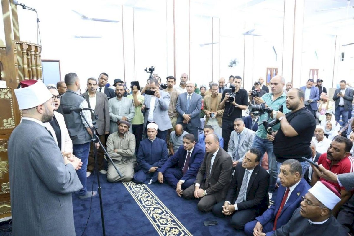 " الازهري وحنان" يفتتحان خمسة مساجد ويضعان حجر الأساس لخمسة مساجد على الطراز البيئي