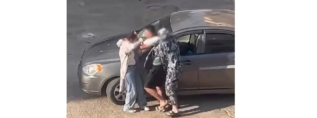 النيابة تتولي التحقيق في فيديو تعدي زوج علي زوجته بالضرب في الشارع بالاسماعيلية