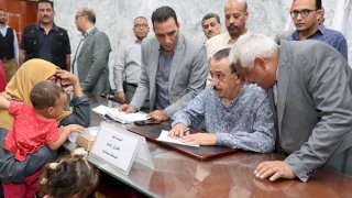 محافظ سوهاج يعقد اللقاء الجماهيري الأسبوعي ويوجه بسرعة الاستجابة لمطالب المواطنين