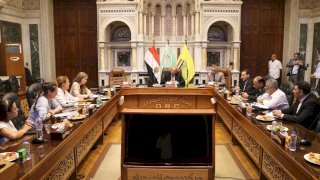 "بحوث الصحراء" يستقبل وفدًا من المركز الأسترالي للبحوث الزراعية للتعاون في كفاءة استخدام المياه