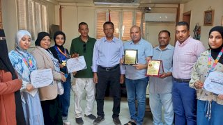عبدالواحد يكرّم الطالبات الفائزات في المشروع الوطني للقراءة بأبوتشت