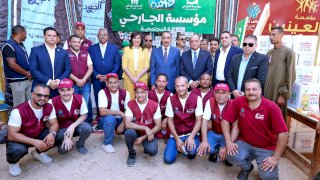 محافظ سوهاج والسفيرة نبيلة مكرم يتفقدان القافلة الشاملة للتحالف الوطني ضمن مبادرة " إيد واحدة "