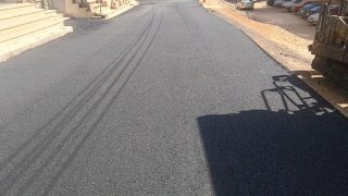 محافظ سوهاج يتابع  رصف 8 شوارع بمدينة أخميم