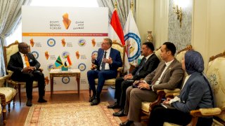 وزير البترول يبحث مع وزيري التعدين بكينيا وتنزانيا توطين الصناعات التعدينية