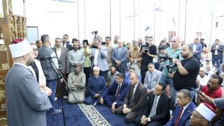 " الازهري وحنان" يفتتحان خمسة مساجد ويضعان حجر الأساس لخمسة مساجد على الطراز البيئي