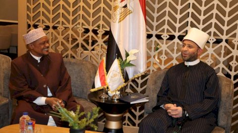 وزير الأوقاف يستقبل مفتي تنزانيا لبحث تعزيز التعاون المشترك