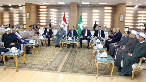 " الازهري والاشموني" يؤديان صلاة الجمعة بمسجد الفتح بالزقازيق احتفالًا بالعيد القومي للمحافظة