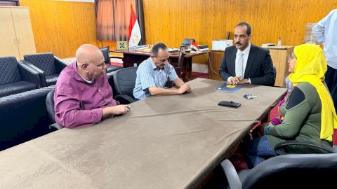 وكيل حقوق قنا لشئون التعليم والطلاب يبحث مع رعاية الشباب خطة الأنشطة الطلابية