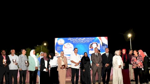 نائب محافظ أسوان يكرم أوائل مدرسة محمد مكاوى يعقوب للغات وطلاب الثانوية العام